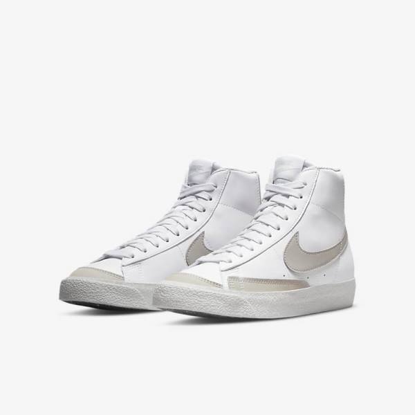 Nike Blazer Mid 77 SE Older Lasten Koripallokengät Valkoinen Vaaleanbeige | NK657IEW